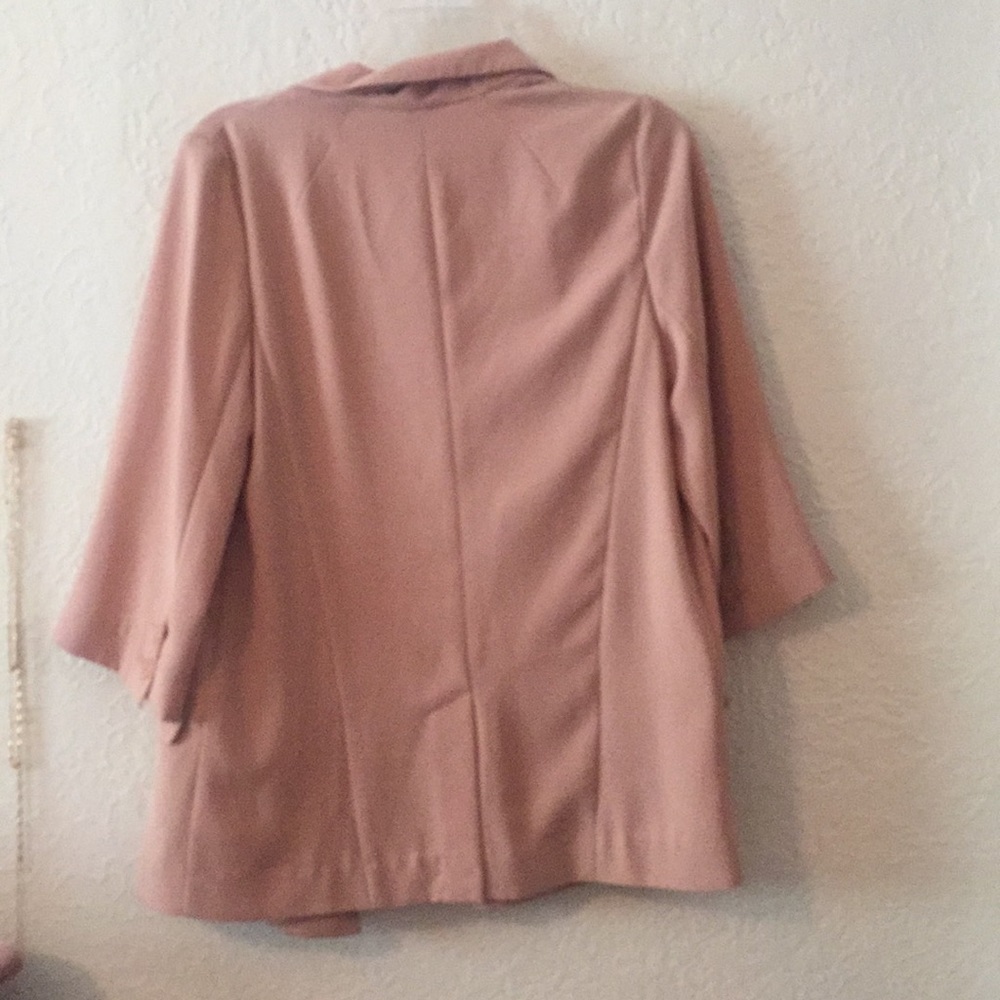 Blazer - Picture 5 of 5